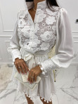 Sukienka mini na długi rękaw z paskiem i koronką we wzór kwiatowy biała Amelis 09 - photo #3