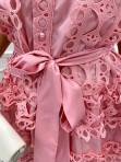 Sukienka koronkowa z paskiem bez rękawów różowa Michasia 09 - photo #5