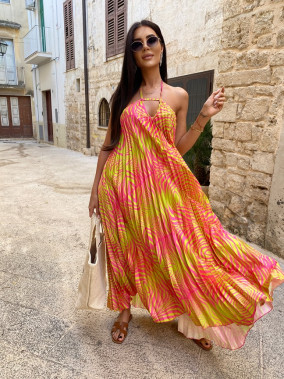 Sukienka maxi plisowana z wiązaniem na szyi limonkwo-różowa Amera 09