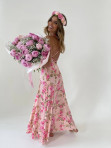Sukienka maxi ala'satyna w różowe kwiaty pudrowa Kasandra 25 - photo #5