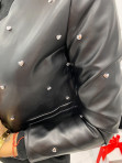 Żakiet z eko-skóry z dżetami w kształcie serca czarny Lonia 09 - photo #5