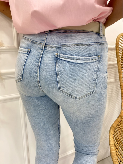 Spodnie jeansowe jasne z paskiem i srebrną saszetką Silbe 26 - photo #5