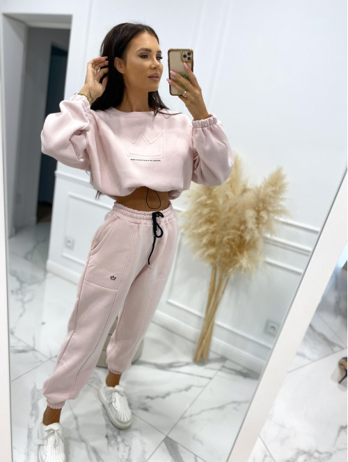 Jasny pudrowy róż komplet dresowy bluza + spodnie z naszywką korony Werisa 130 - photo #45