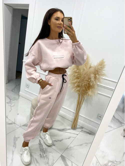 Jasny pudrowy róż komplet dresowy bluza + spodnie z naszywką korony Werisa 130 - photo #49