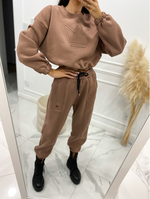 Mleczna czekolada komplet dresowy bluza + spodnie z naszywką korony Werisa 130 - photo #55