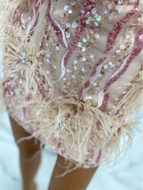 Sukienka dopasowana na ramiączkach z cekinami i piórami w kolorze brzoskwiniowo-różowym Loren 89 - photo #7