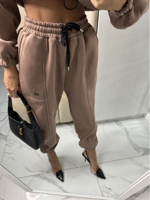 Mleczna czekolada komplet dresowy bluza + spodnie z naszywką korony Werisa 130 - photo #45