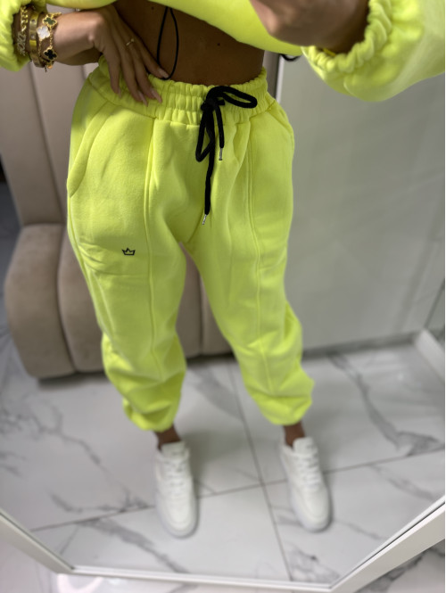 Neonowy żółty komplet dresowy bluza + spodnie z naszywką korony Werisa 128 - photo #30