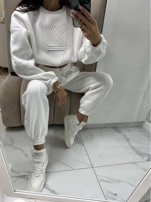 Kremowy komplet dresowy bluza + spodnie z naszywką korony Werisa 130 - photo #29