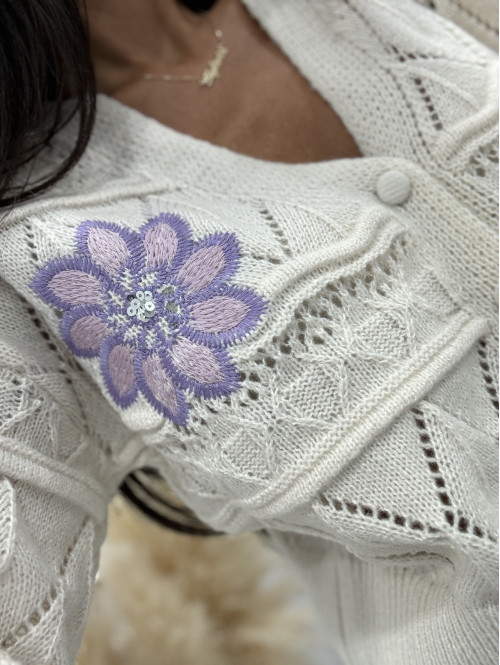 Sweter z haftowanymi kwiatami kremowy Lordini 09 - photo #7