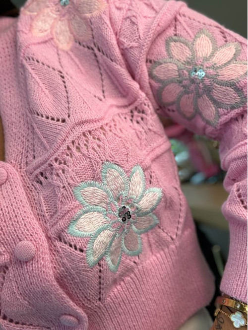 Sweter z haftowanymi kwiatami różowy Lordini 09 - photo #5