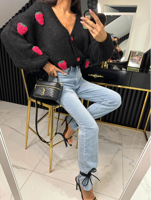 Sweter z różową poziomką 3D czarny LESSA 31 - photo #13
