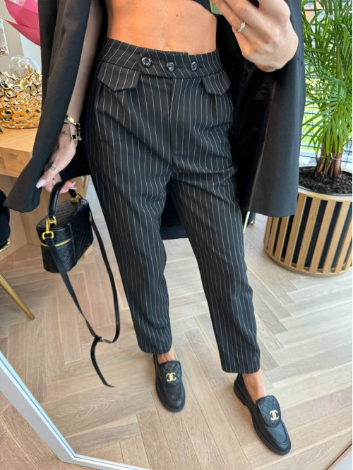 Spodnie eleganckie z imitacją kieszonek Admirable czarne w paski 29 - photo #6