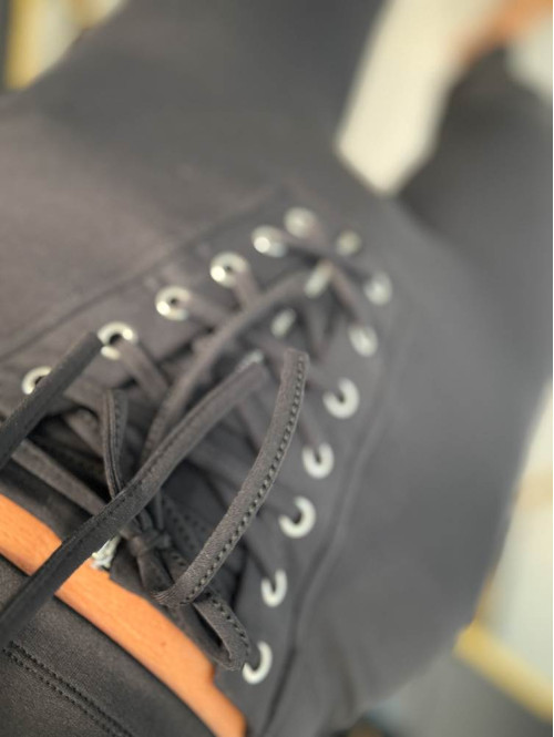 Komplet top + legginsy z wiązaniem zdobionym zamkiem Atylla czarny 29 - photo #6
