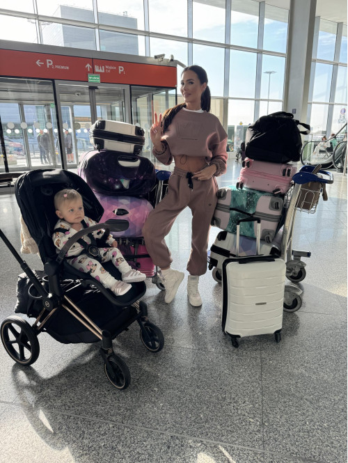 Mleczna czekolada komplet dresowy bluza + spodnie z naszywką korony Werisa 130 - photo #37