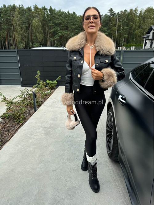 Kurtka skórzana zdobiona złotymi guzikami z beżowym futerkiem czarna KLARA - photo #0