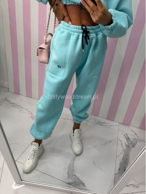 Błękitny komplet dresowy bluza + spodnie z naszywką korony Werisa 130 - photo #28