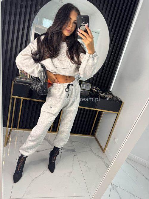 Szary melanż komplet dresowy bluza + spodnie z naszywką korony Werisa 130 - photo #15