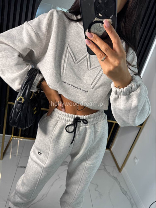 Szary melanż komplet dresowy bluza + spodnie z naszywką korony Werisa 130 - photo #24