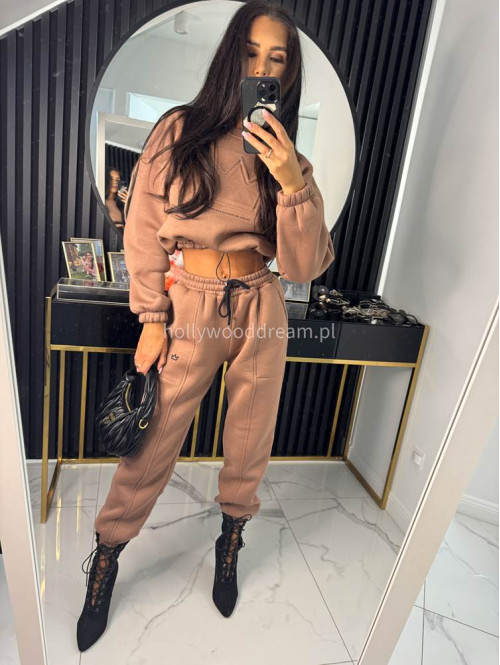 Mleczna czekolada komplet dresowy bluza + spodnie z naszywką korony Werisa 130 - photo #25