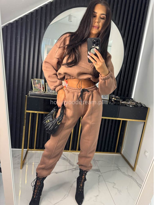 Mleczna czekolada komplet dresowy bluza + spodnie z naszywką korony Werisa 130 - photo #27