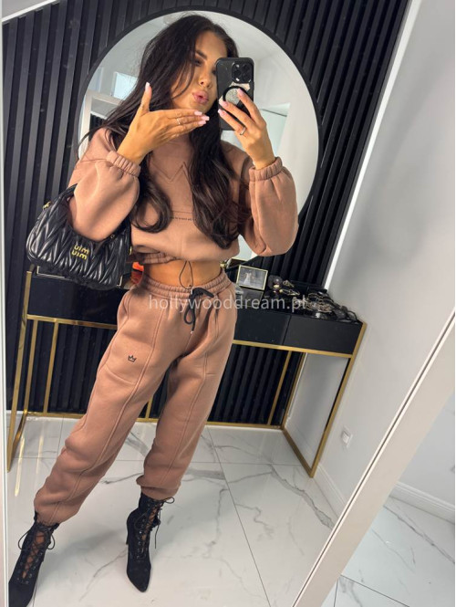 Mleczna czekolada komplet dresowy bluza + spodnie z naszywką korony Werisa 130 - photo #31