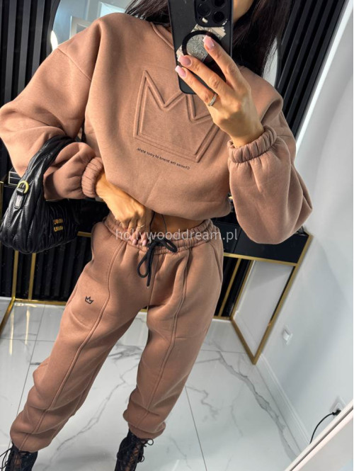 Mleczna czekolada komplet dresowy bluza + spodnie z naszywką korony Werisa 130 - photo #32