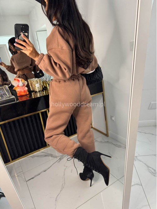 Mleczna czekolada komplet dresowy bluza + spodnie z naszywką korony Werisa 130 - photo #34