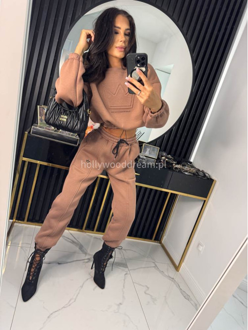 Mleczna czekolada komplet dresowy bluza + spodnie z naszywką korony Werisa 130 - photo #36