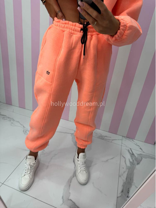 Neonowy pomarańczowy komplet dresowy bluza + spodnie z naszywką korony Werisa 130 - photo #20