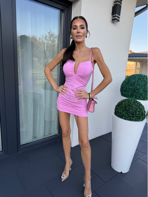 Sukienka mini drapowana z wycięciem na dekolcie Olivia różowa 19 - photo #15