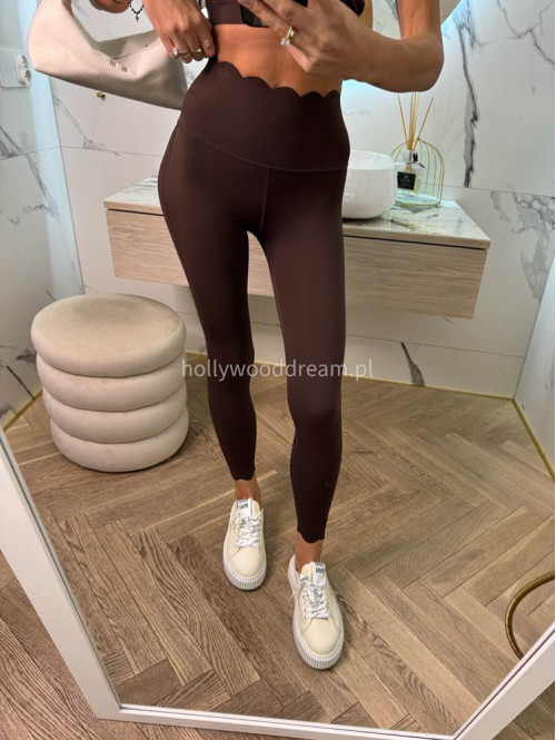 !!PRE-ORDER!! WYSYŁKA PO 30.05!! Komplet top na jedno ramię + legginsy wykończony falbaną Jodi czekoladowy 89 - photo #7