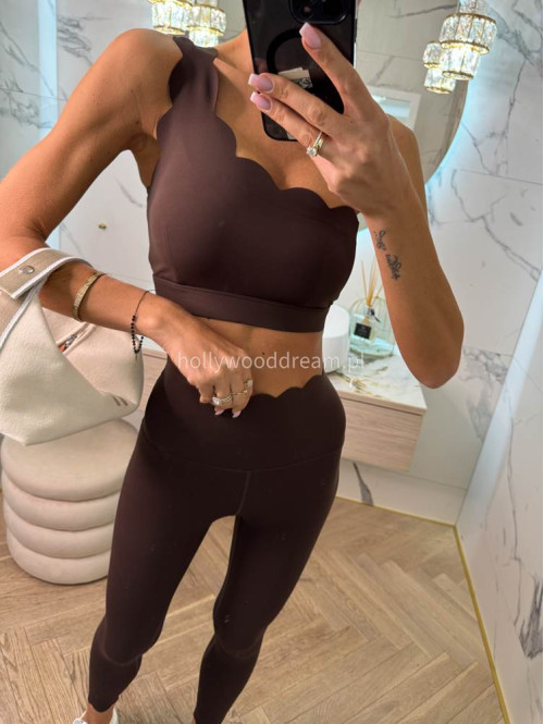!!PRE-ORDER!! WYSYŁKA PO 30.05!! Komplet top na jedno ramię + legginsy wykończony falbaną Jodi czekoladowy 89 - photo #9