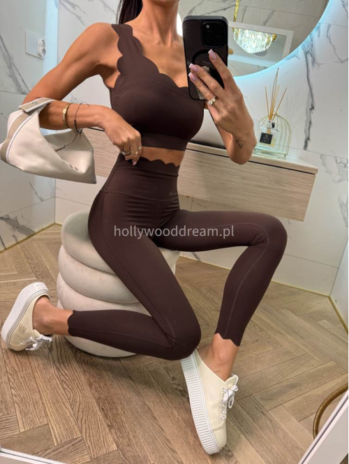 !!PRE-ORDER!! WYSYŁKA PO 30.05!! Komplet top na jedno ramię + legginsy wykończony falbaną Jodi czekoladowy 89 - photo #18