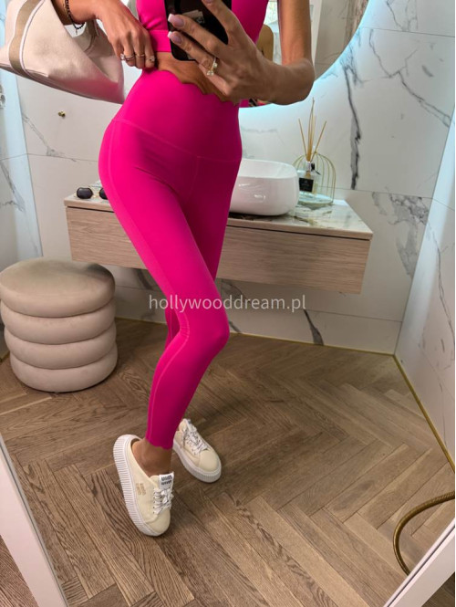 !!PRE-ORDER!! WYSYŁKA PO 30.05!! Komplet top na jedno ramię + legginsy wykończony falbaną Jodi neonowy róż 89 - photo #7