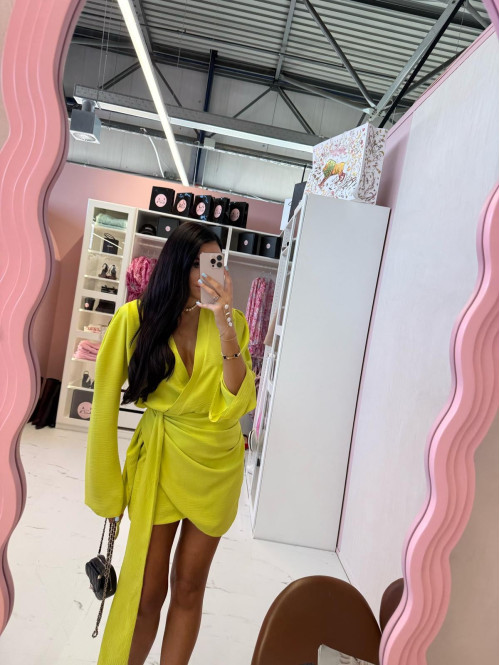 Sukienka mini kopertowa wiązana z wiskozą DARINE limonka 25 - photo #4