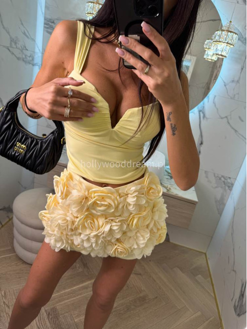Bluzka na ramiączka z wycięciem na dekolcie MODO żółta 19 - photo #12