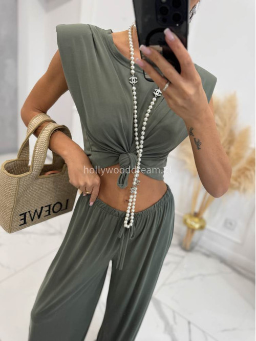 Komplet z opływającego materiału bluzka + spodnie z wiskozą NIRA khaki 02 - photo #8