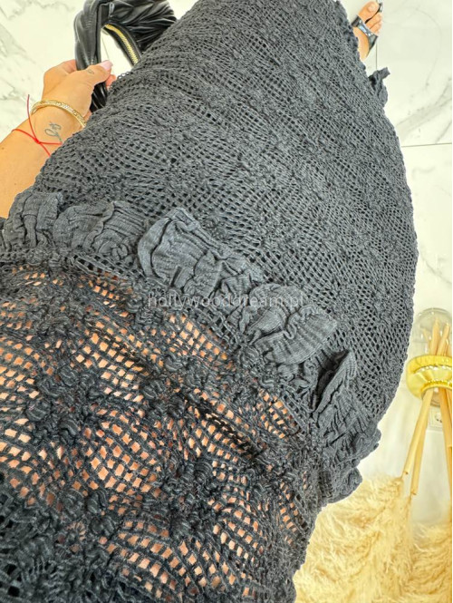 Bluzka dziergana w kwiaty wyszywane z falbaną WALERIA czarna 09 - photo #10