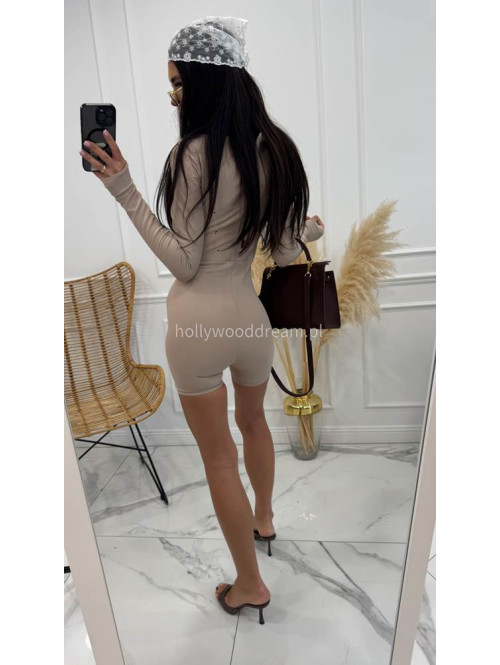 Kombinezon prążkowany krótki na długi rękaw z dekoltem karo VANESSA beżowy 48 - photo #9