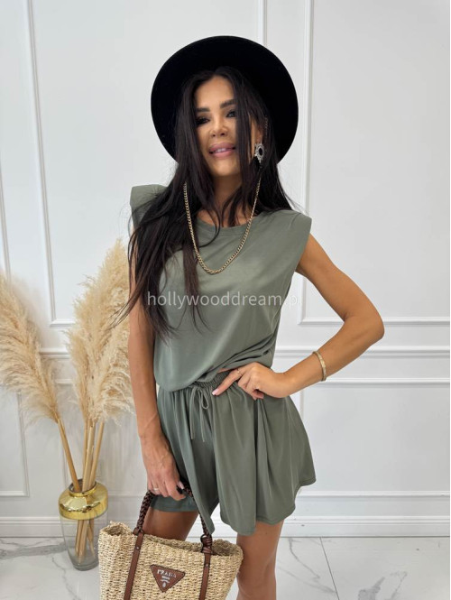 Komplet z opływającego materiału bluzka + spodenki z wiskozą PENNY khaki 02 - photo #5