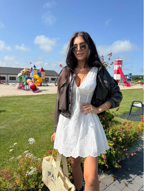 Sukienka mini ażurowa 100% bawełna z a'la gorsetem w talii SARA biała 09 - photo #30
