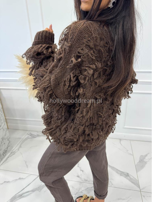 Sweter z ozdobnymi frędzlami Nari czekoladowy 06 - photo #14