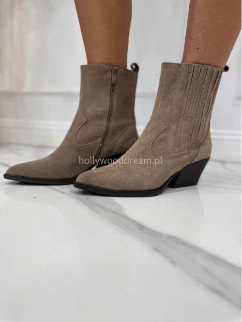 Buty kowbojki krótkie w szpic zamszowe beżowe TYMON