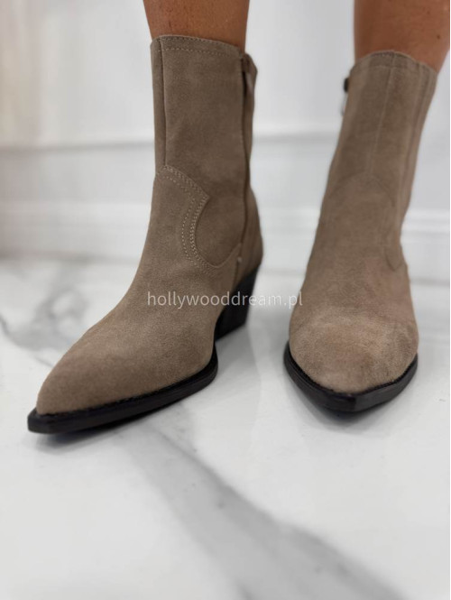 Buty kowbojki krótkie w szpic zamszowe beżowe TYMON - photo #10