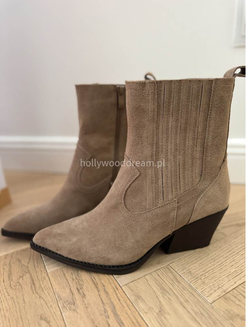 Buty kowbojki krótkie w szpic zamszowe beżowe TYMON - photo #11