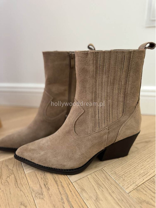 Buty kowbojki krótkie w szpic zamszowe beżowe TYMON - photo #12