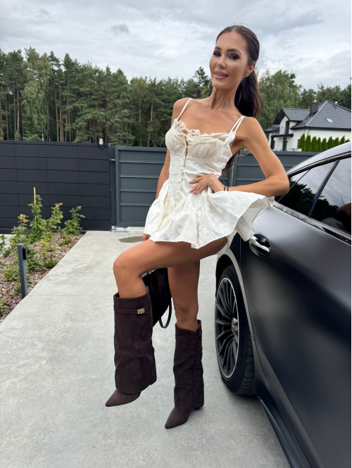 PRE ORDER Sukienko-kombinezon z guzikami i falbaną kremowy PRINCESS - photo #6