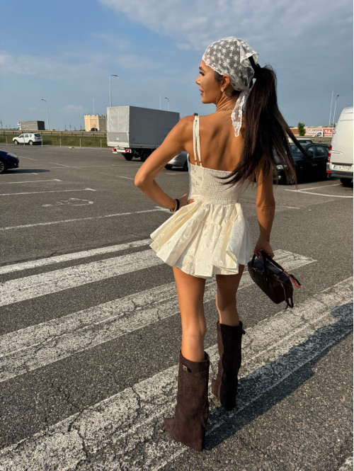 PRE ORDER Sukienko-kombinezon z guzikami i falbaną kremowy PRINCESS - photo #38