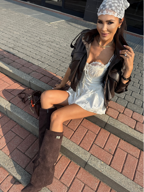 Kozaki zamszowe na słupku z wywniętą cholewką brązowe RELLA - photo #30